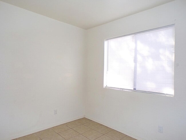 Building Photo - 4232 Ave Palermo