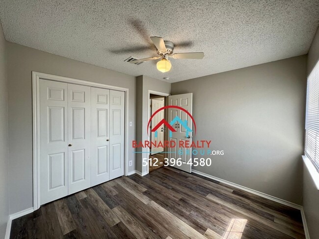 Building Photo - Available July 25: Spacious 3 Bedroom, 2.5 Bath Duplex with Garage