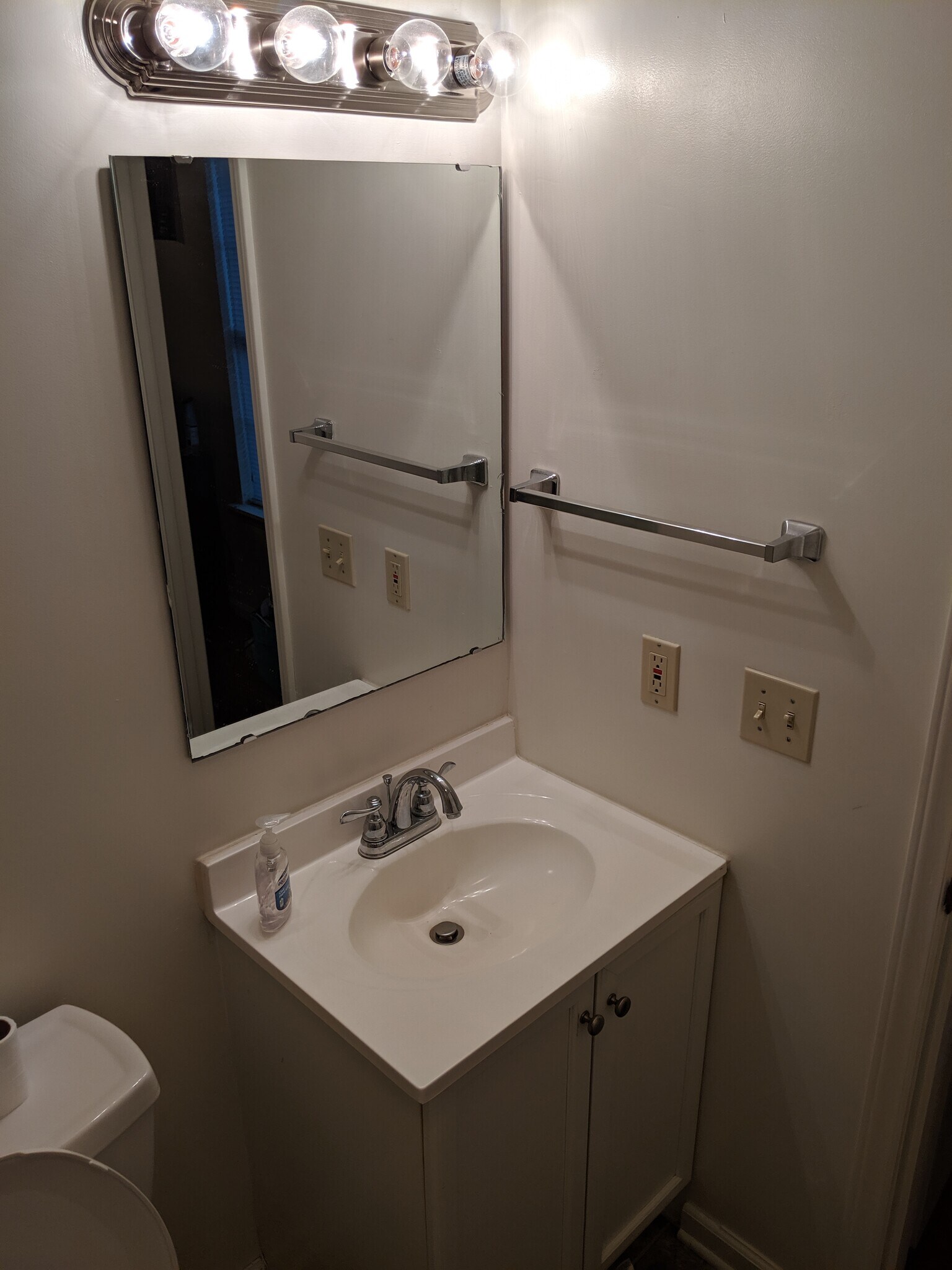 Upstairs Master Bath - 892 Patrick Henry Dr