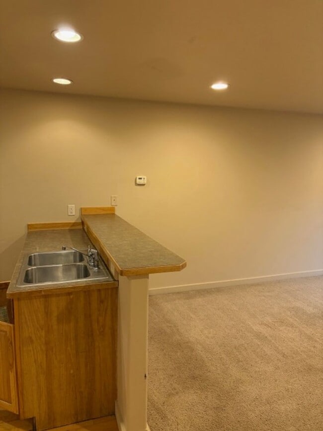 Building Photo - 3 Bedrooms 2 1/2 Bathroom Bozeman Townhouse - Great Location