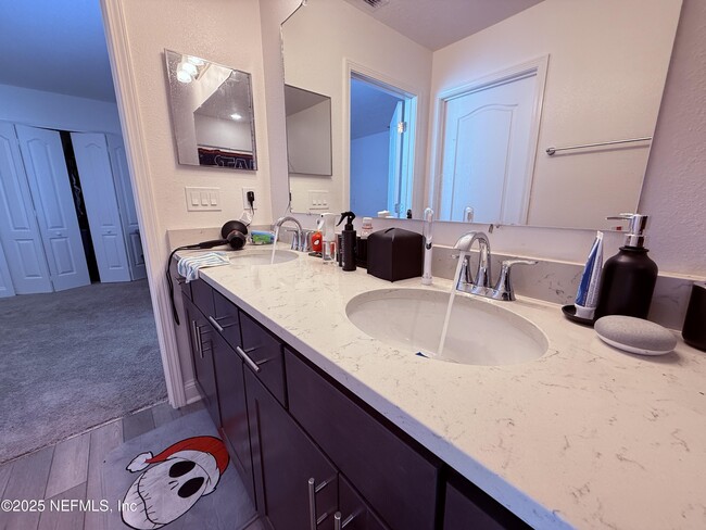 Building Photo - 2563 Lantana Ln