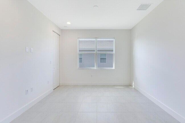 Building Photo - 13439 SW River Rock Rd