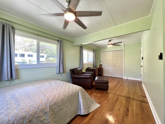 Building Photo - 327 Anonia St