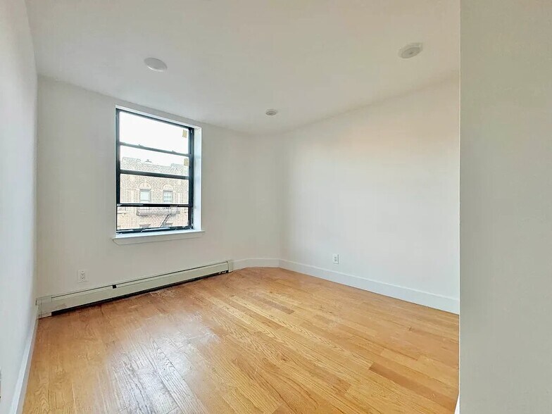 Building Photo - 90 E 18th St