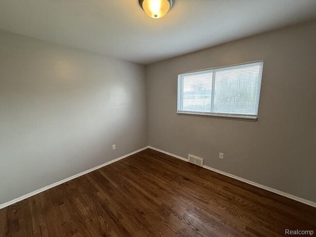 Building Photo - 34660 MacDonald Dr