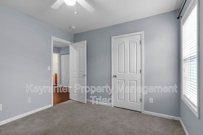 Building Photo - 540 Lake Way