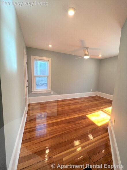 Building Photo - 3 Mossland St