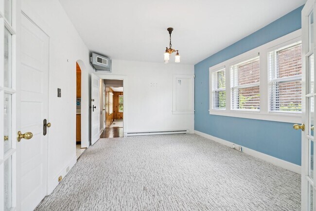 Building Photo - 1604 17th Ave S