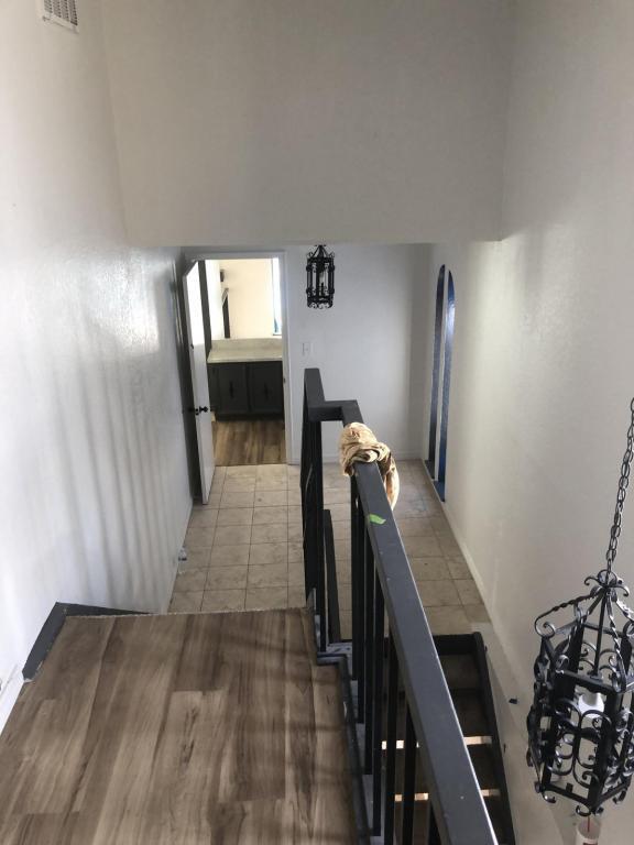 Building Photo - 6112 S Lakewood Ave