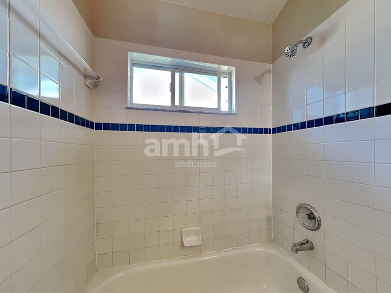 Building Photo - 1309 Lake Shore Ranch Dr