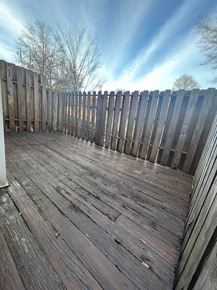 Building Photo - 1212 Chason Dr