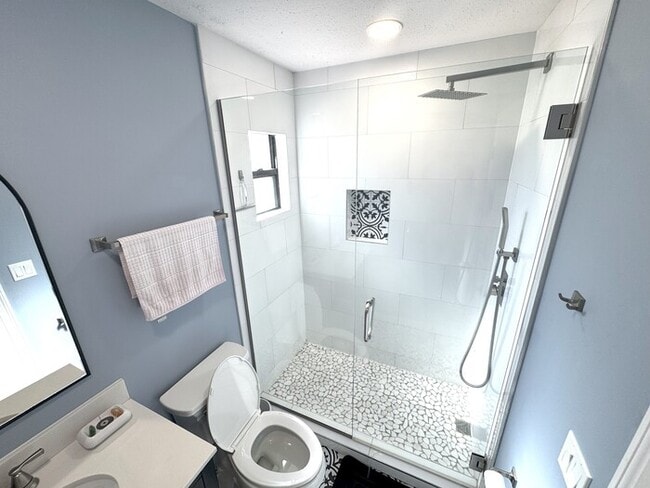 Building Photo - Single Family Home