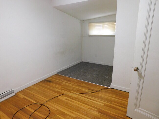 Building Photo - Lower Unit Duplex Walking Distance to Downtown Birmingham