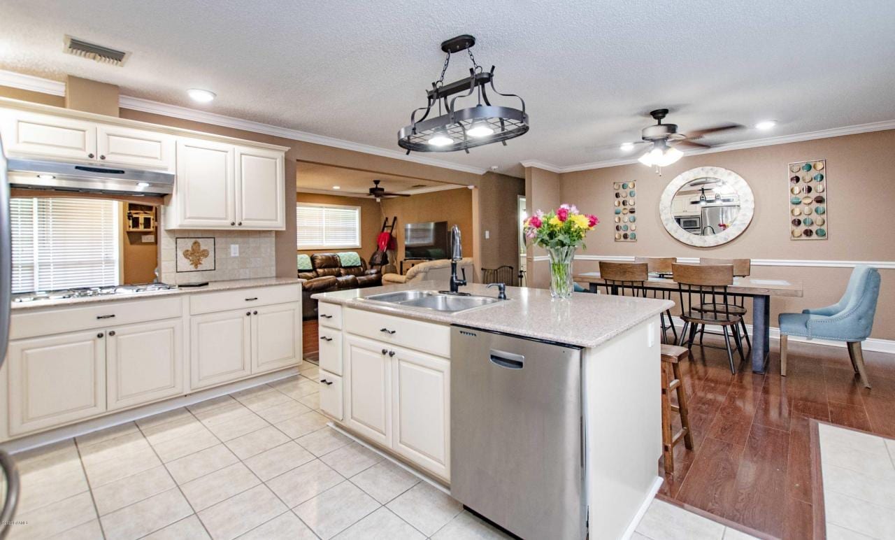 Kitchen - 210 N William Dr