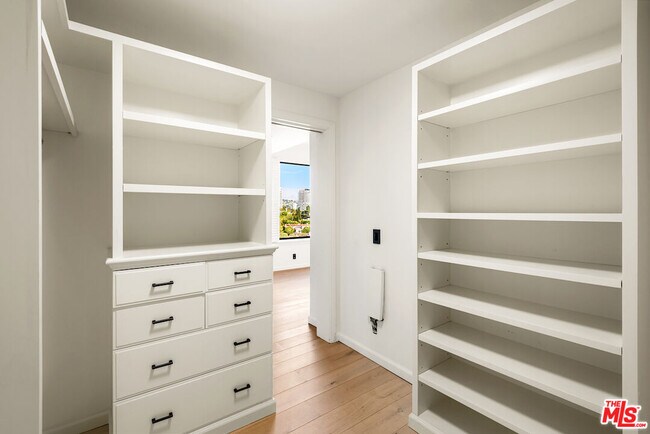 Building Photo - 10550 Wilshire Blvd