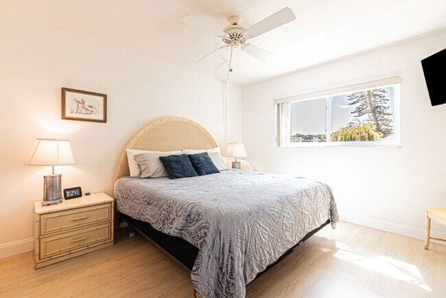 Building Photo - AVAILABLE NOW! Furnished Ground-Floor End Unit | Lake & Pool Views | Minutes to Marco Island & Do...