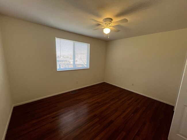 Building Photo - $500 Move in Special - Spacious 4 bed 2 ba...