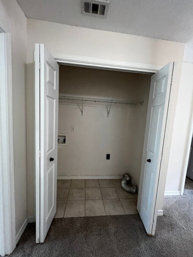 Building Photo - 202 Johnson Ct