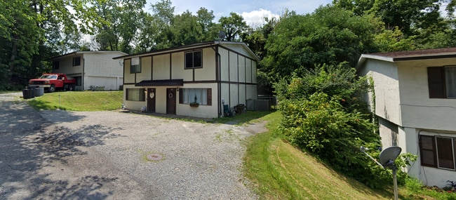 Building Photo - 143 Bradley St