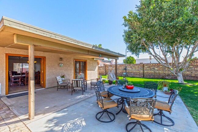 Building Photo - Spacious 2-Bedroom Home with Room to Roam ...