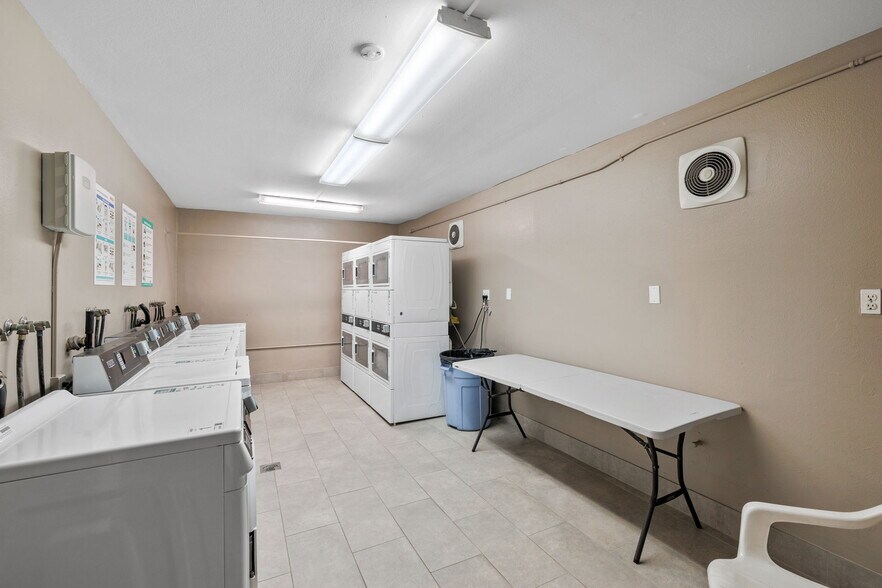 Building Photo - 1600 Ardmore Ave