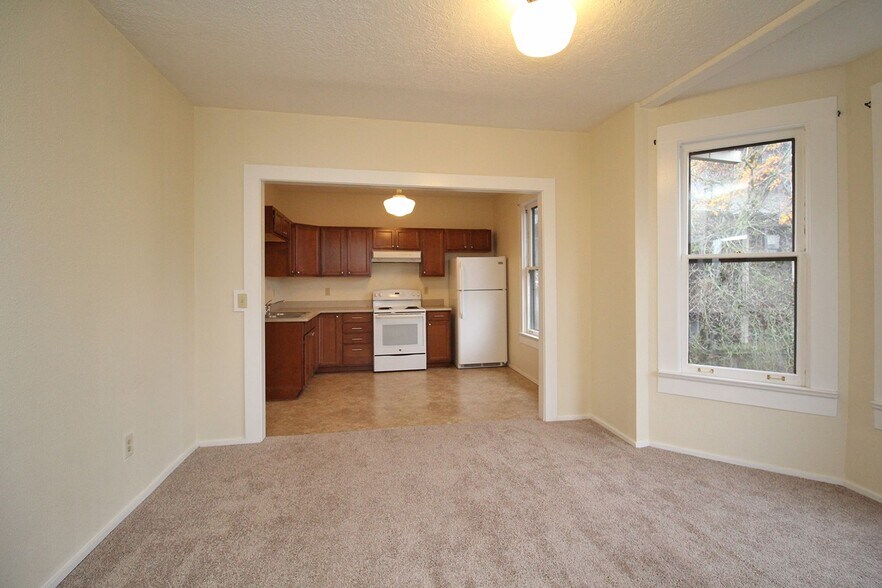 Building Photo - 3719 S Hood Ave