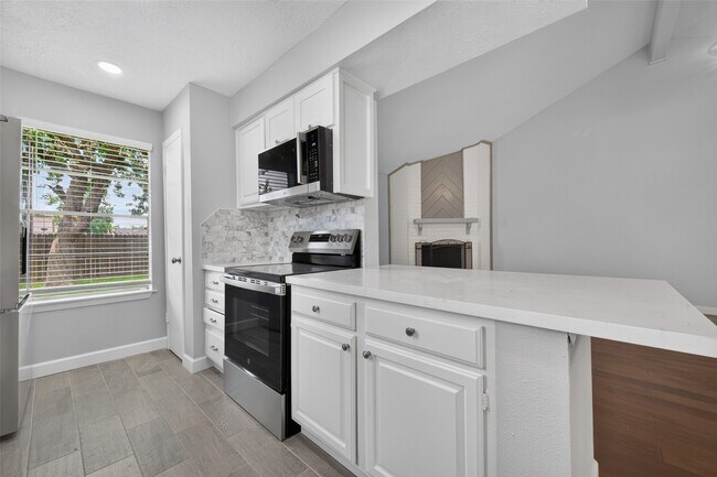 Building Photo - 2450 Long Reach Dr