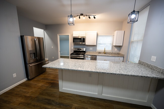 Building Photo - 411 Hodge St