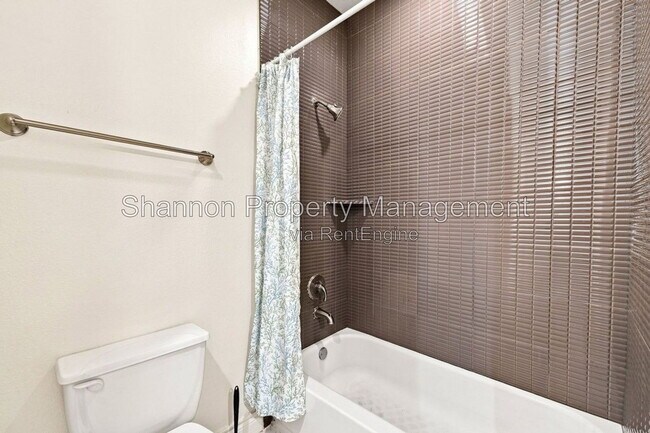 Building Photo - 9609 Pemberton Cres Dr