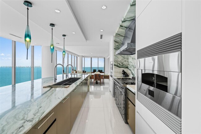 Building Photo - 17975 Collins Ave