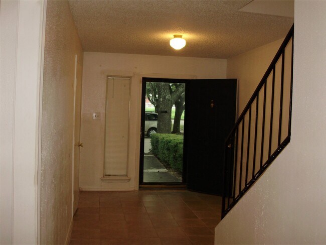 Building Photo - 2107 Shiveley Cir