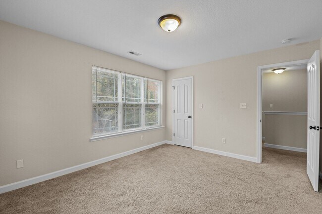 Building Photo - Dream Home Alert in Hampton!