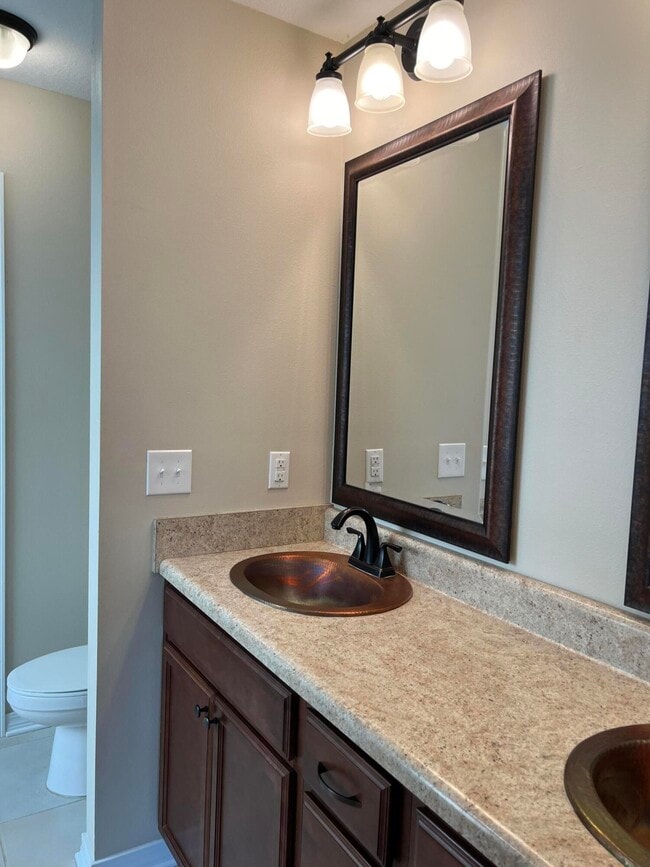 Building Photo - 489 Eisenhower Dr