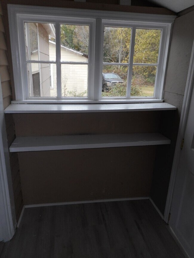Building Photo - Charming 3-Bedroom, 1 Bathroom Ranch ***$2...