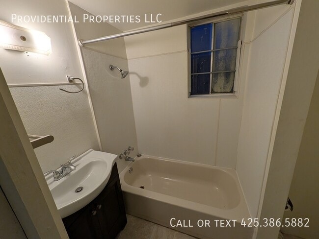 Building Photo - 2468 S College St