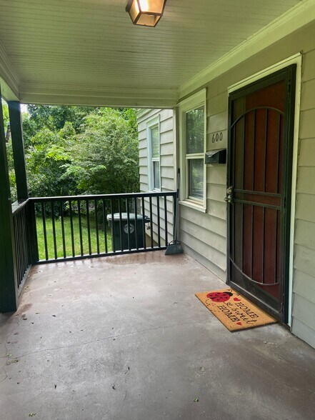 Building Photo - 600 9th Ct S