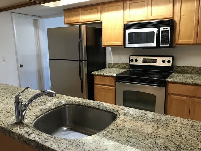 Building Photo - 1305 Periwinkle Pl