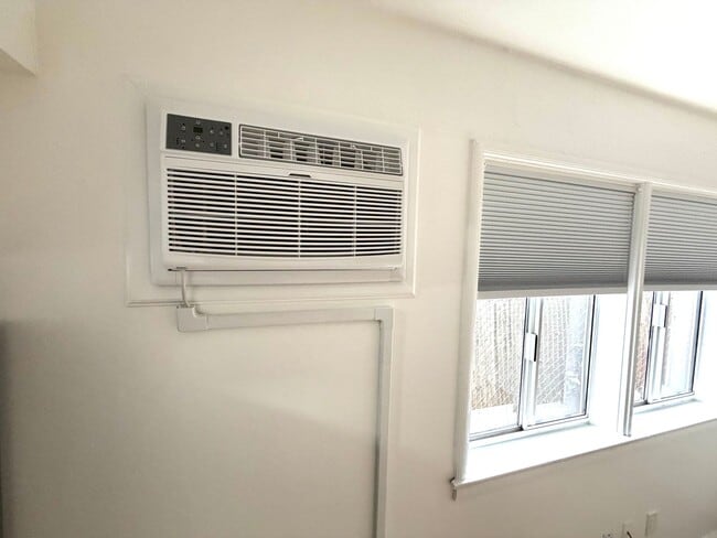 Building Photo - Private & Cozy Detached ADU in South Tahoe Park!