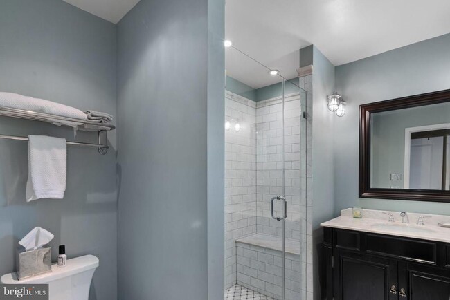 Building Photo - 1404 Middlebury Dr