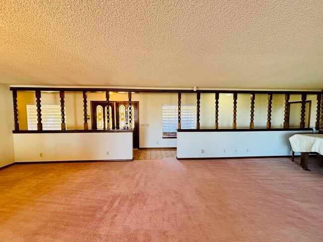 Building Photo - 527 Westlake Dr