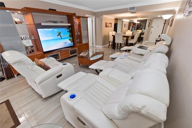 Building Photo - 16251 Golf Club Rd