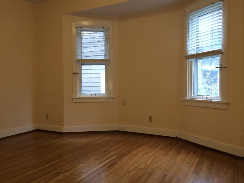 Building Photo - 924 Mifflin Ave
