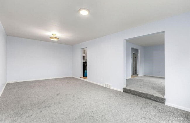 Building Photo - 393 Elder St