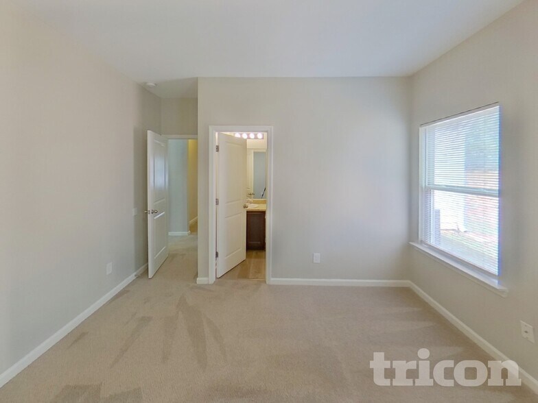 Building Photo - 4014 Sitka Dr