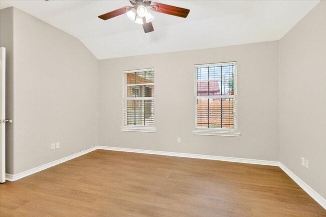 Building Photo - 3726 Sunnyville Dr