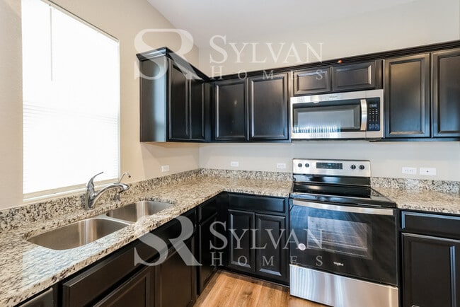 Building Photo - Fall in love with this 3BR, 2BA home