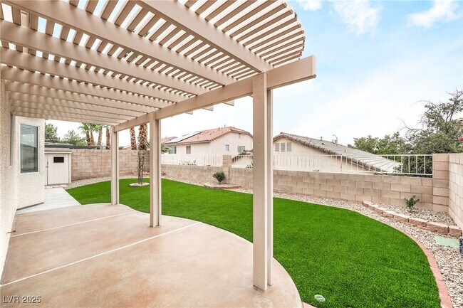 Building Photo - 2938 Sapphire Shores St