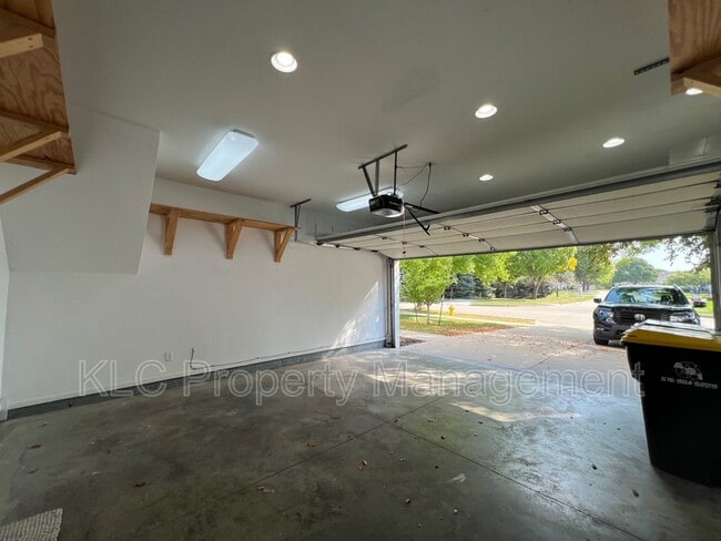 Building Photo - 277 S 79th St