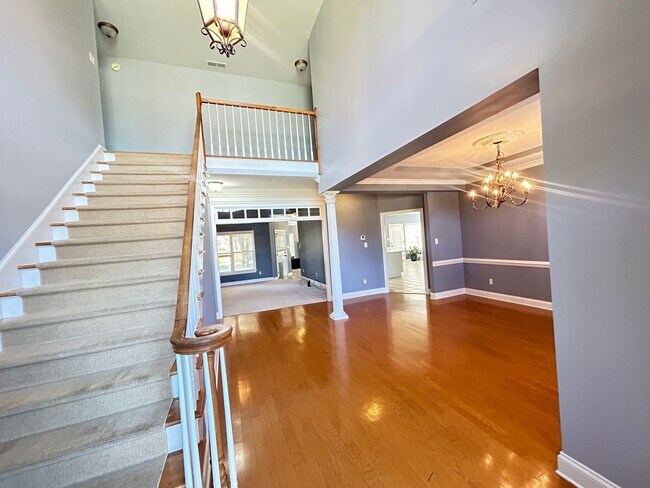 Building Photo - Beautiful Collierville home tucked away in...