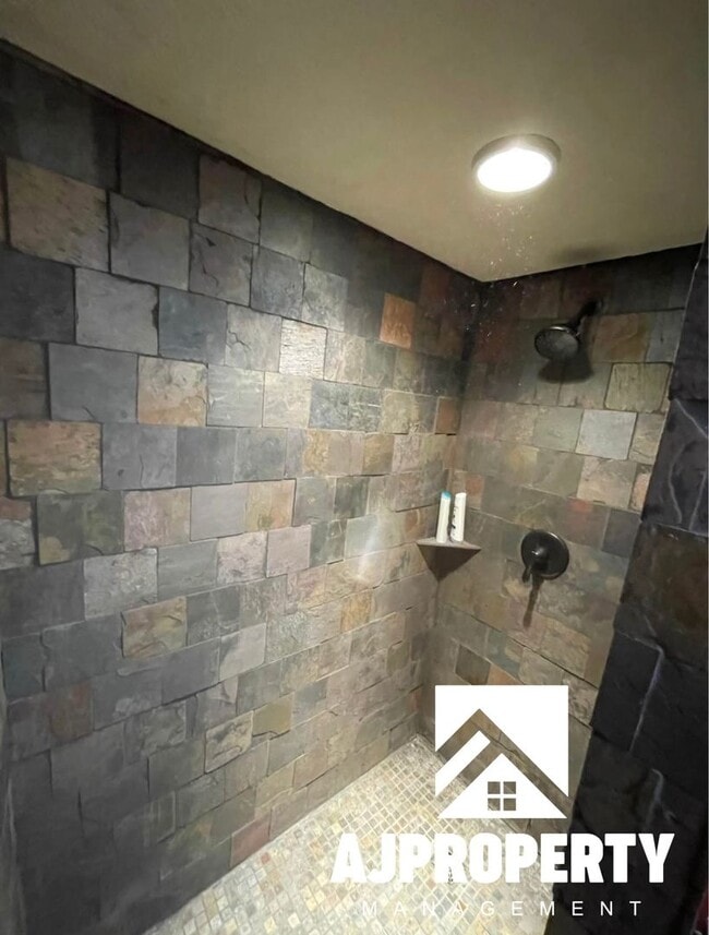 Building Photo - 3105 S Dawley Cir